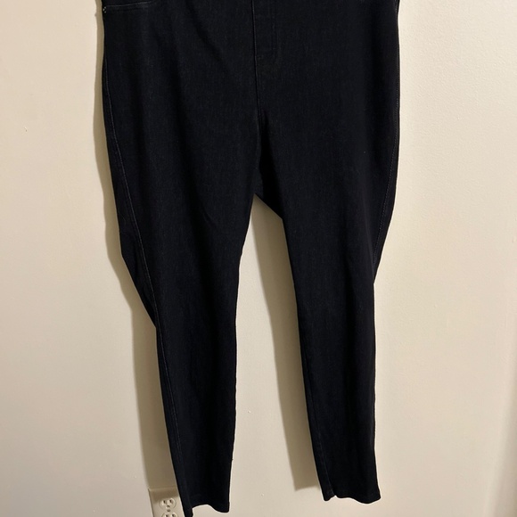 Jennifer Lopez Pull-on Jeggings - Picture 2 of 3